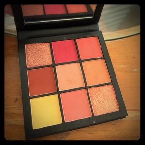 Huda beauty eyeshadow palette